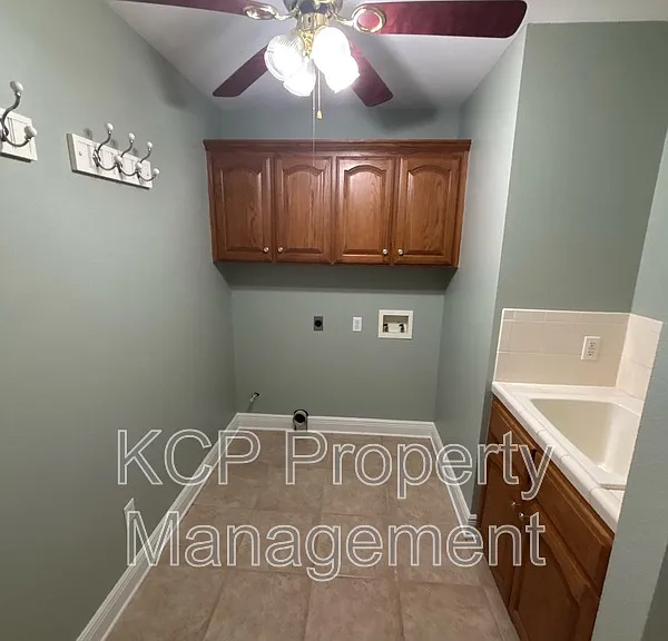 2109 Barrington Dr — Photo 35