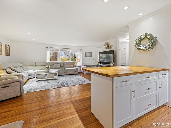 4th image of 22 Beach Park Road