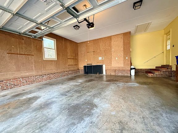 2nd image of 106 Fawn Ln