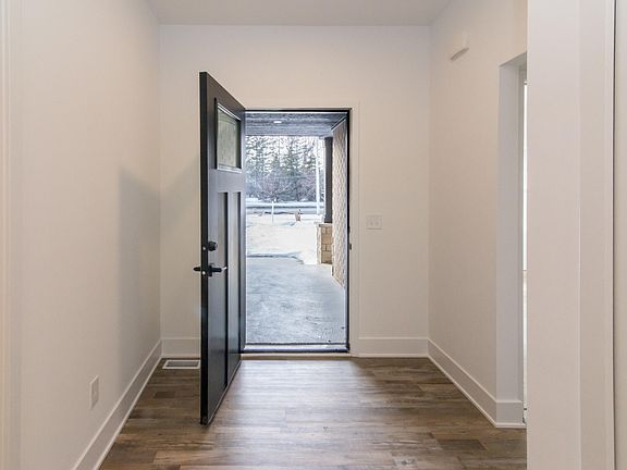 3rd image of 19360 Newburgh Rd