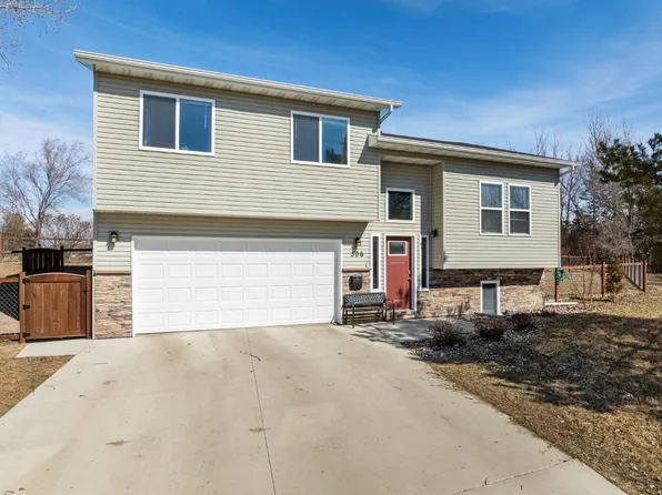 306 6th St SW, Surrey, ND 58785