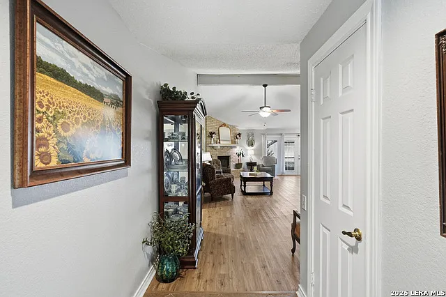 3 bed, 2.0 bath, 1677 sqft, $1,950 — Photo 4