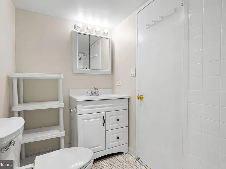 1001 26th St NW #303 — Photo 27