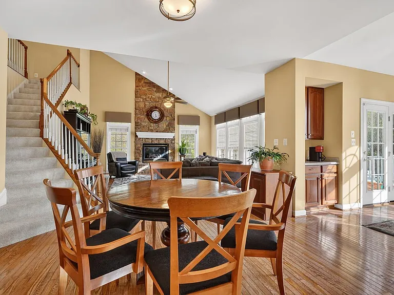 401 Hilton Head Ct — Photo 21