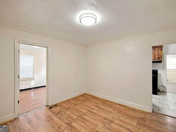 5th image of 1340 Burton Ave
