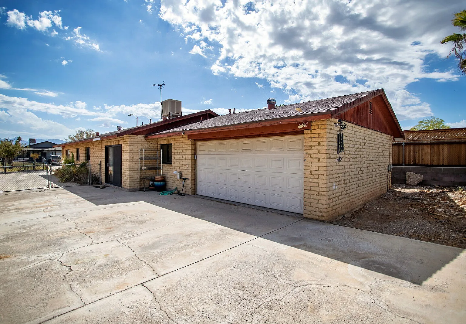 4 bed, 2.0 bath, 1446 sqft, $2,000 — Photo 4