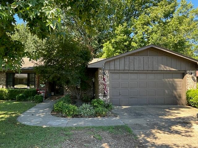 1st image of 205 S Meadow Pl