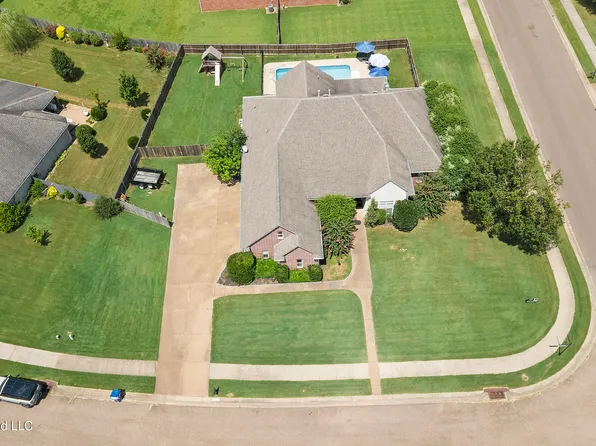 13242 Three Hawks Dr, Olive Branch, MS 38654