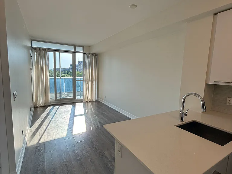 9471 Yonge St W #612 — Photo 5