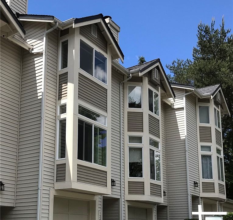 1st image of 12444 NE 7th Pl #2444