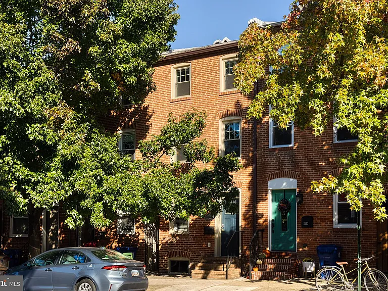 2218 Fleet St — Photo 2