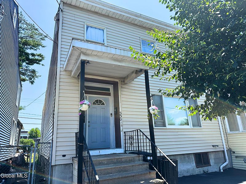 2nd image of 330 Broadway
