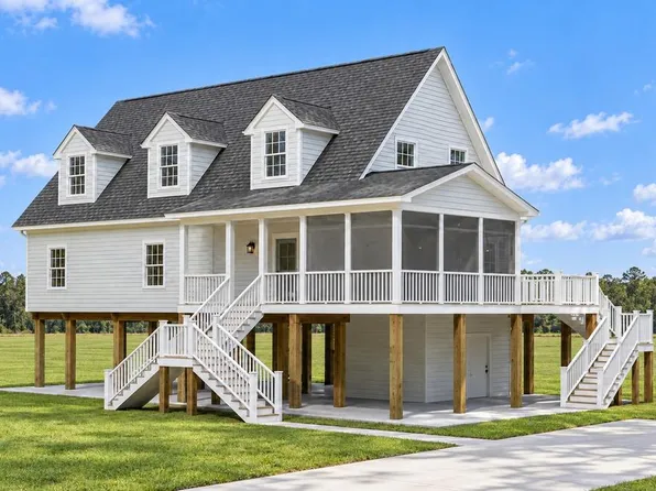 29 Eagle Dr, New Church, VA 23415