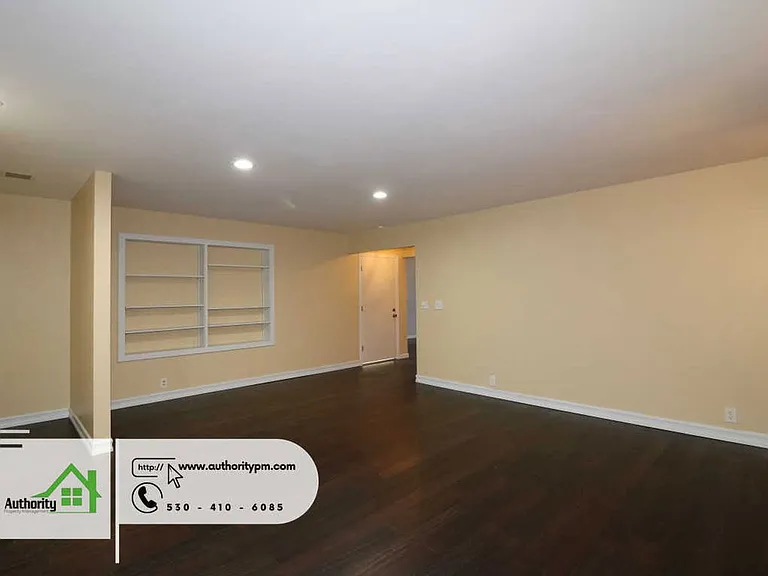875 Lakeview Dr — Photo 6