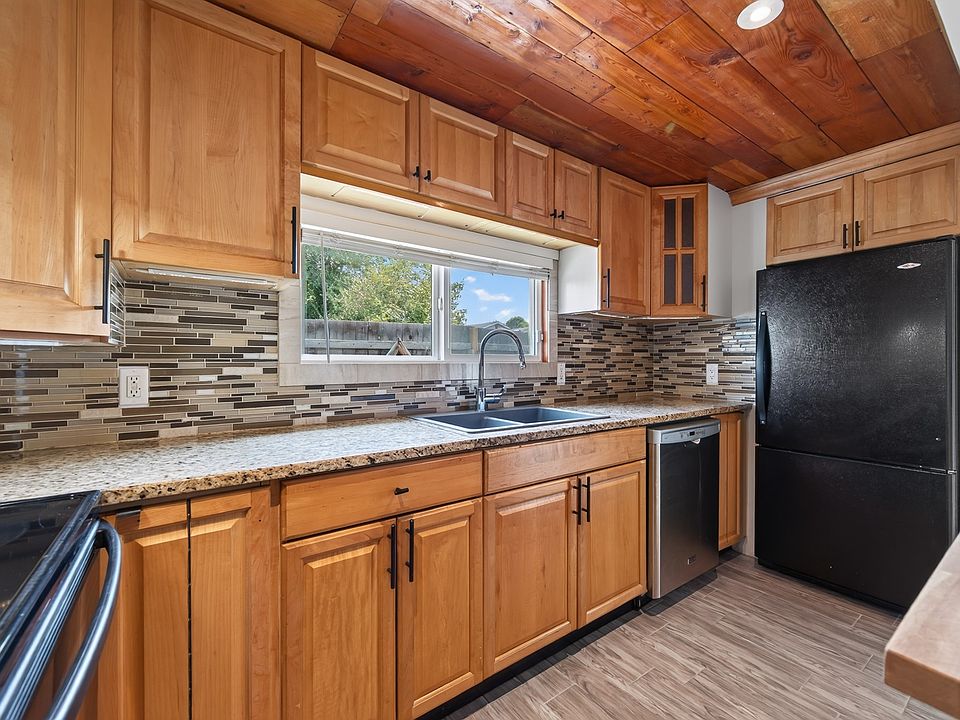 501 Mackenzie Ave, Kamloops, BC V2B 3T9 | MLS #10395574 | Zillow