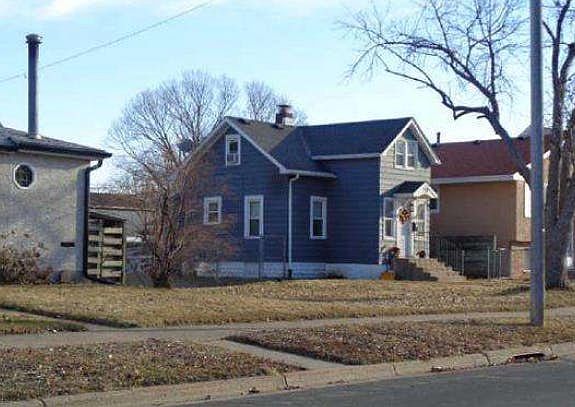 2nd image of 124 Dale St W