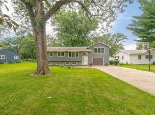 620 Baker Dr, Cedar Falls, IA 50613
