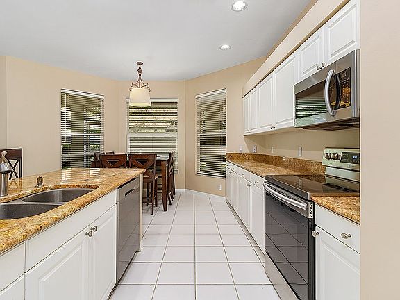 3rd image of 12731 Meadow Pine Ln
