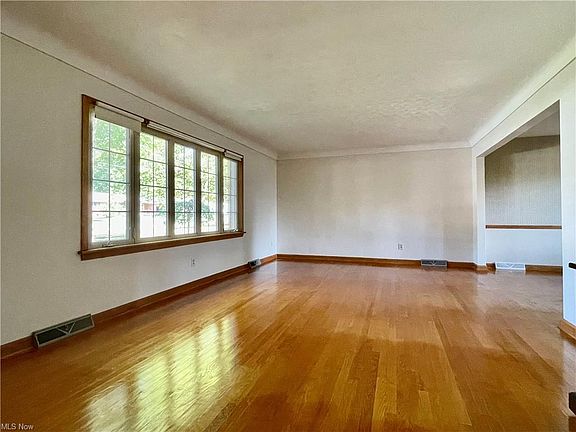 4th image of 763 Oakridge Dr