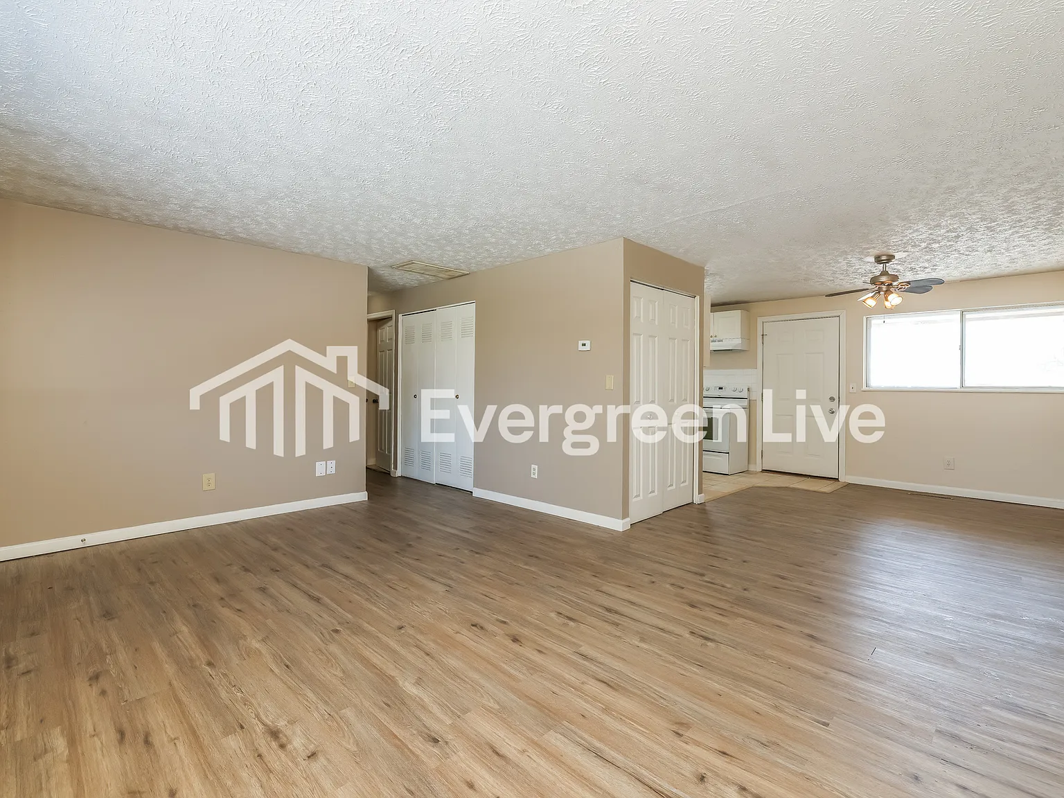 3 bed, 2.0 bath, 1080 sqft, $1,395 — Photo 2