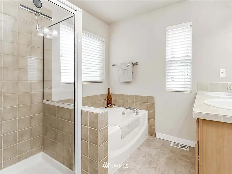 6511 Douglas Ave SE — Photo 22
