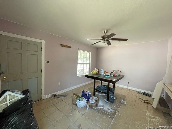 3rd image of 926 WARE BLVD