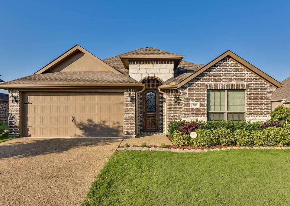 1st image of 102 Manor Ln