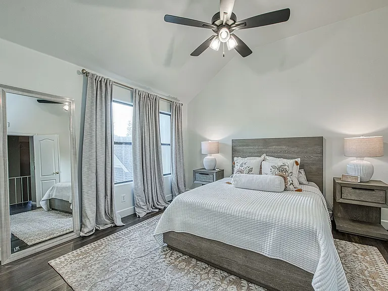 921 E Foxhill Dr — Photo 15