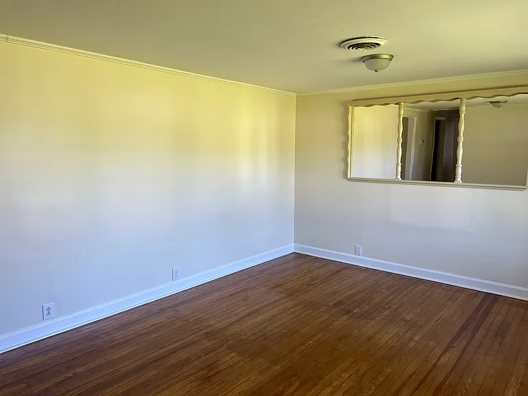 207 Russell St — Photo 8