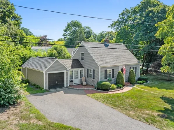 66 Prospect St, Hingham, MA 02043