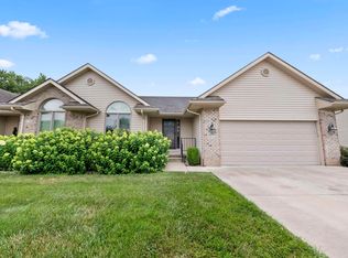 208 Condominium Dr, Grayson, KY 41143