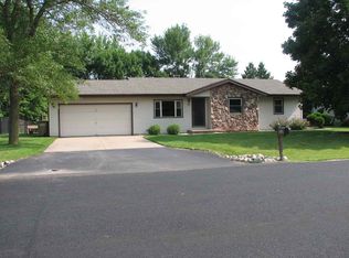968 Honey Creek Rd, Oshkosh, WI 54904