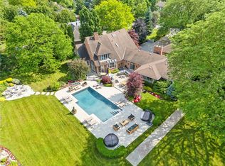 19 Lorraine Gdns, Toronto, ON M9B4Z5