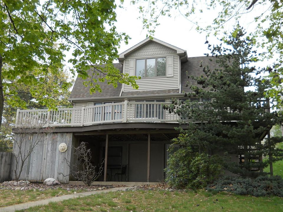 1st image of 17040 Falcon Dr NE