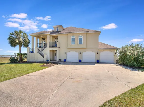 20 Southpointe Cir, Rockport, TX 78382