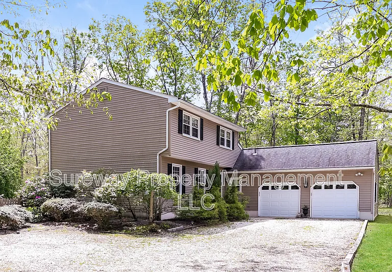 44 Red Oak Dr — Photo 1