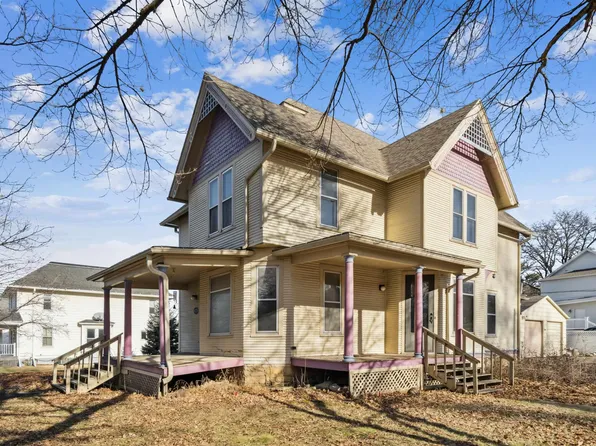 319 S Main St, Fayette, IA 52142