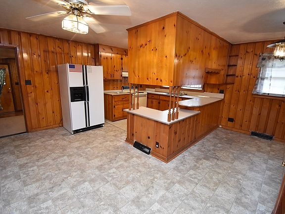 4th image of 182 Scott St