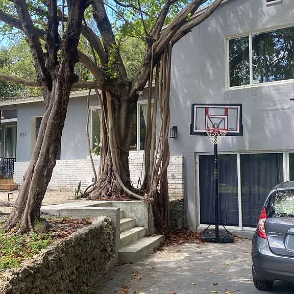 851 NW 14th Ct — Photo 4