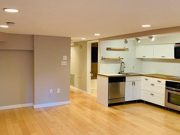 empty view living to kitchen