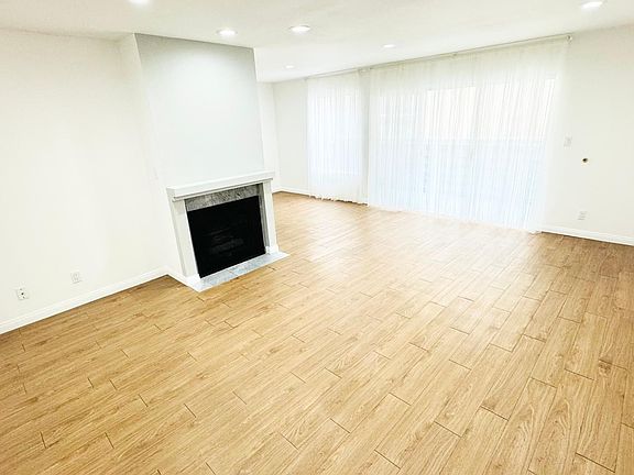 2nd image of 839 N Hayworth Ave APT 102
