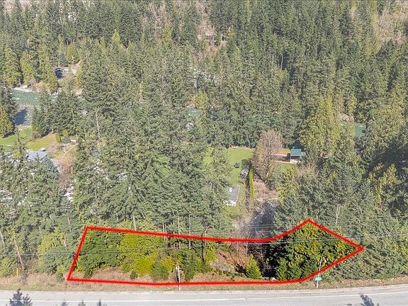 2nd image of 320 Forrest Cres