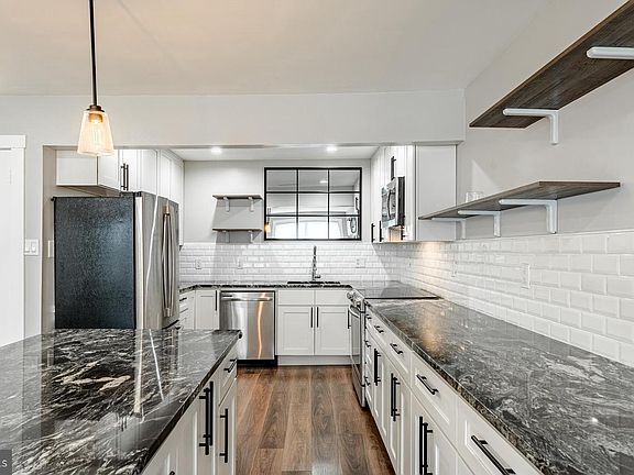 5th image of 239 Smallwood Ct #239