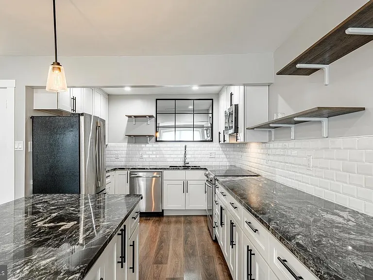 239 Smallwood Ct #239 — Photo 5