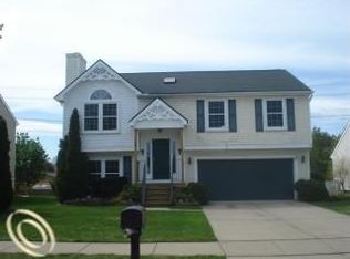 459 Victorian Ln #106, Belleville, MI 48111