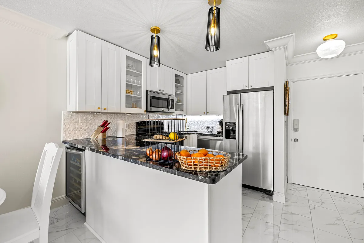 Building Photo - 2400 S Ocean Dr #913