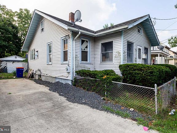 2nd image of 205 W McNeal St