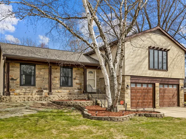 1097 Washington St, Bartlett, IL 60103