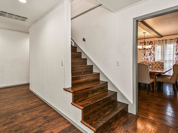 5th image of 1455 S Oakmont Avenue