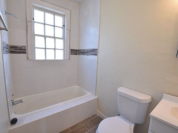 5th image of 410 E 14th St APT 105